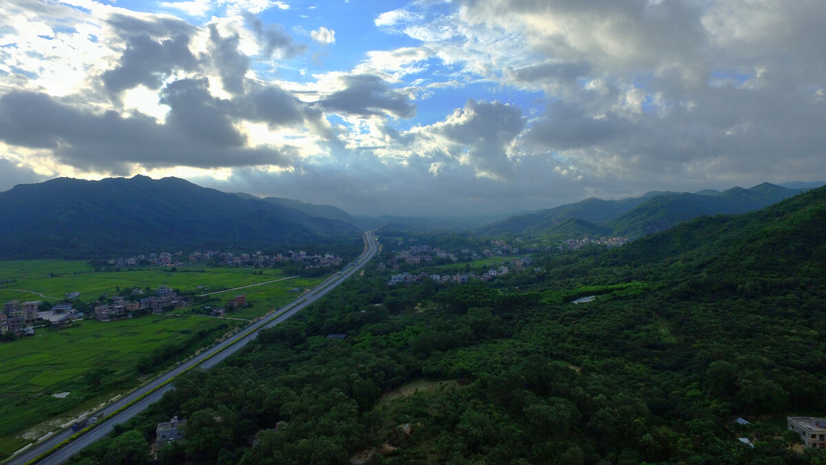 茂名市電白區(qū)觀珠鎮(zhèn)河垌村--長大后家成了旅館,偶爾會回來看看。
